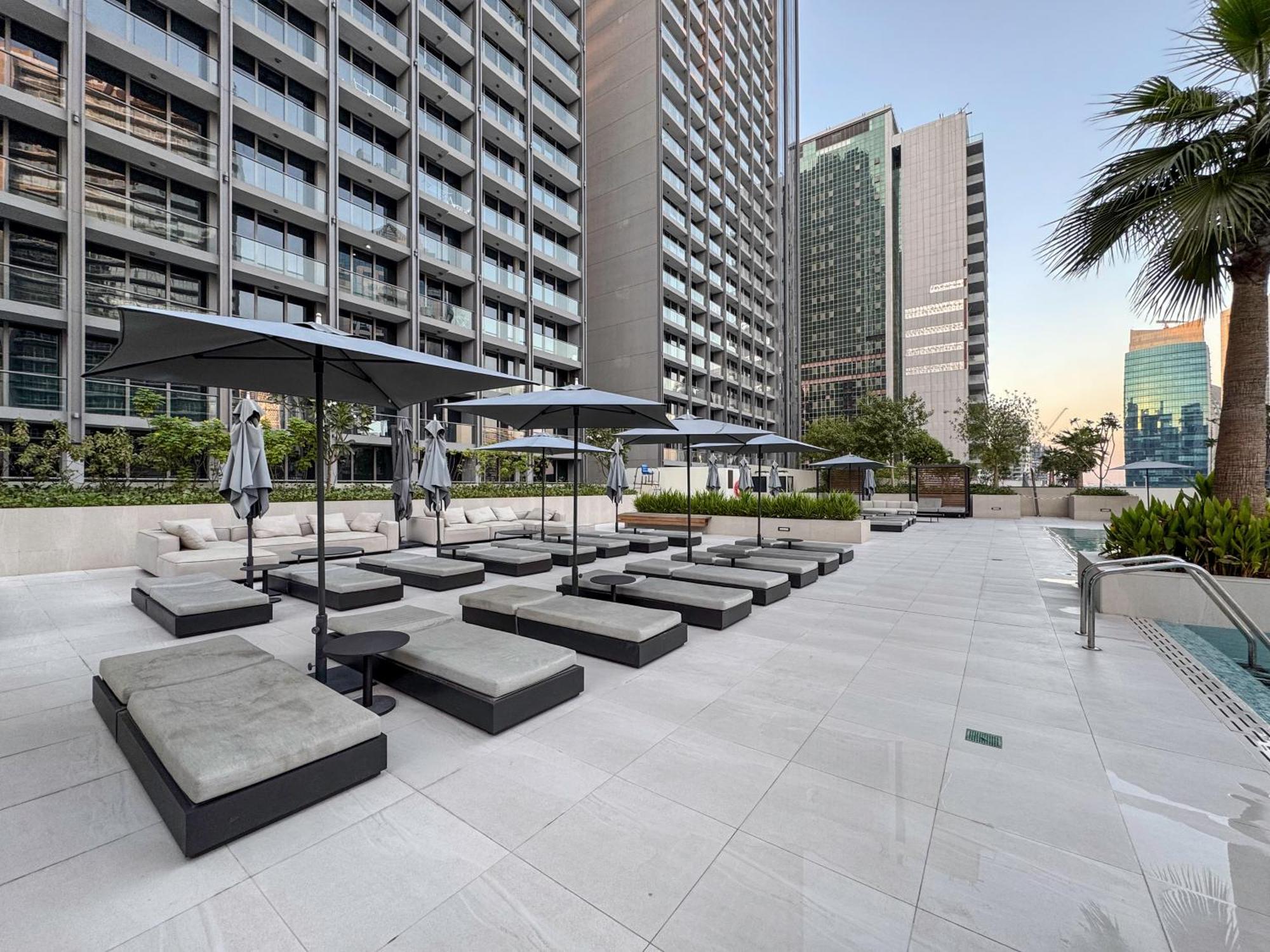 Stylish Walk To Mall & Burj Khalifa Apartment